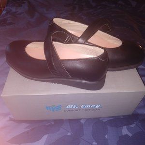 Black Mt. Emey Womens 12 5e shoes